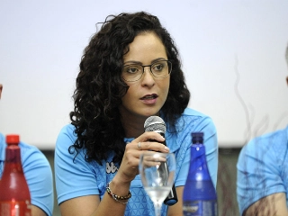 Primeira mulher a assumir o cargo, a ex-auxiliar trabalhava como instrutora do VAR. Foto Rodrigo Corsi/FPF 