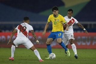 Meia brasileiro do Lyon desperta o interessado Newcastle. Foto: Lucas Figueiredo/CBF