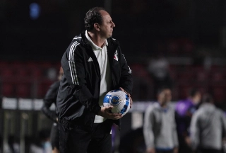 Rogério Ceni comanda a equipe Tricolor nesta noite no Morumbi. Foto: Rubens Chiri / saopaulofc.net