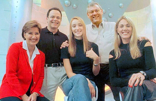 Equipe do Show do Esporte da Band-Traffic, em 1999. Fernando Vanucci e Milton Neves est&atilde;o em p&eacute;. Silvia Vinhas (de vermelho), Sabrina Parlatore e Hort&ecirc;ncia completavam a equipeEquipe do Show do Esporte da Band-Traffic, em 1999. Fernando Vanucci e Milton Neves est&atilde;o em p&eacute;. Silvia Vinhas (de vermelho), Sabrina Parlatore e Hort&ecirc;ncia completam a equipe