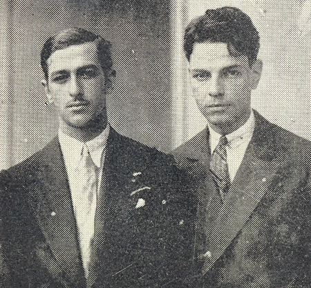 Araken está à esquerda ao lado do jornalista Carlos Gonçalves, que cunhou a expressão ``campeão da técnica e da disciplina´´ em homenagem ao Santos. Foto do Álbum de Ouro do Santos - Volume dois