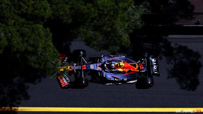 Mexicano superou Leclerc e está andando melhor que Verstappen no Principado. Foto: Oracle Red Bull Racing