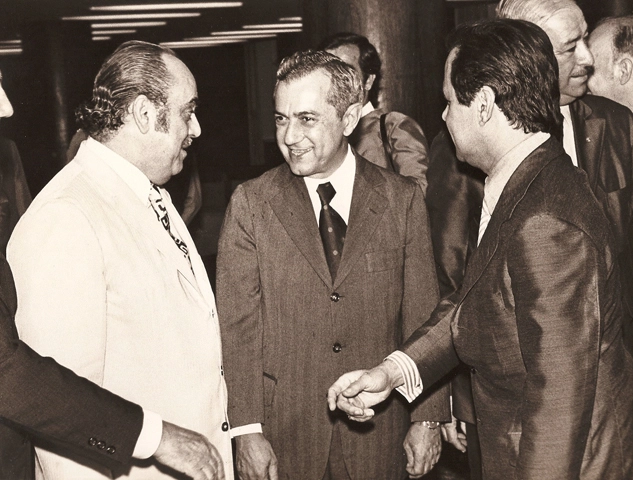 Festa do 32º aniversário em dezembro de 1973. Flávio Iazetti, Laudo Natel, Mauro Pinheiro (de lado) e Araken Patuska (atrás de Mauro Pinheiro)