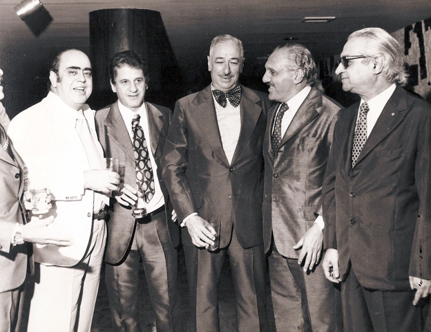 Festa do 34º aniversário em dezembro de 1975. Flávio Iazetti, Carlos Aymard, Araken Patuska e Jorge Mello
