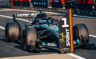 Brit&acirc;nico come&ccedil;a na frente a prova curta em Xangai. Foto: Mercedes-AMG Petronas F1 Team