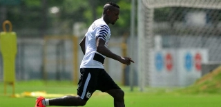 Zagueiro Cleber ficará no Santos mesmo após receber proposta do Vasco