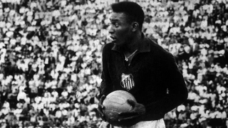 O Rei do Futebol n&atilde;o decepcionou como camisa 1 do time da Vila. Foto: Divulga&ccedil;&atilde;o