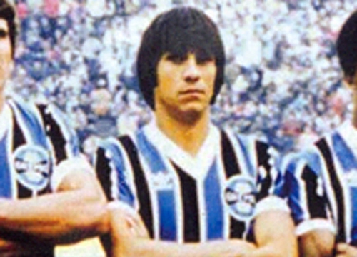 China  - Ex-volante do Grêmio