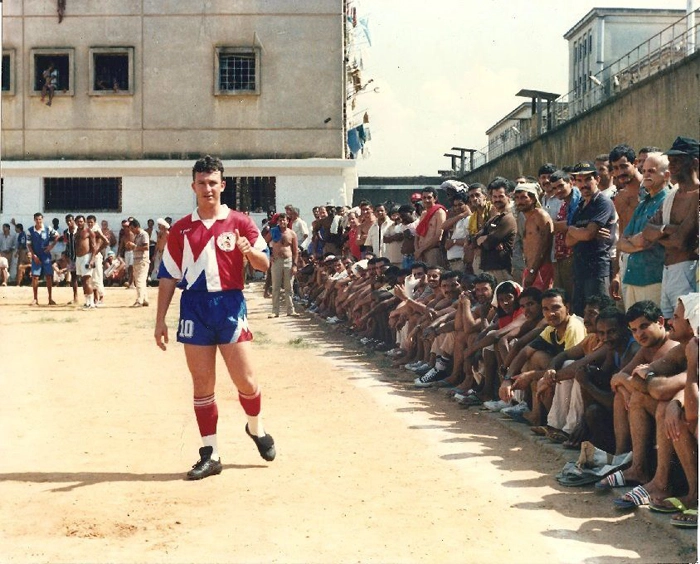 No auge de sua carreira, Neto participou de um jogo contra a seleção dos presidiários do Carandiru em 1991. Na foto, o ex-jogador do Corinthians está com a camisa do Milionários, equipe que foi reforçada com alguns craques para o amistoso. Foto: Divulgação