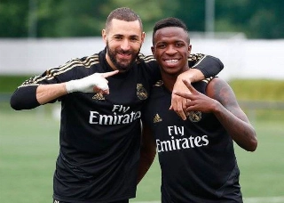 Vini e Benzema, grande dupla do Real Madrid. Foto: Divulgação