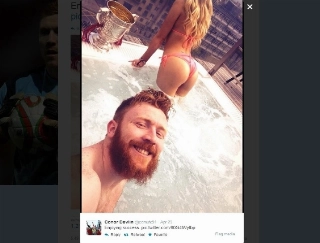 Ele publicou uma foto do banho na rede social Twitter