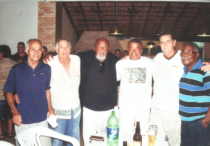 Lever, Félix, Paulo César Cajú, Jairzinho, Daniel e Coutinho. Foto enviada por José Eduardo Savóia
