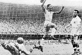 Achados & Perdidos: H&aacute; 66 anos, no Maracan&atilde;, o dia em que vaias foram substitu&iacute;das por aplausos a Julinho Botelho