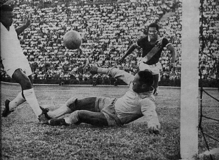 Pacaembu estava lotado naquele domingo de 1959. Foto: Reprodu&ccedil;&atilde;o/Manchete Esportiva