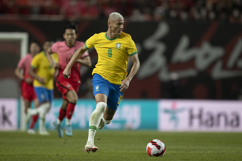 Atacante da seleção brasileira já teria comunicado a diretoria do clube que espera ser negociado. Foto: Lucas Figueiredo/CBF