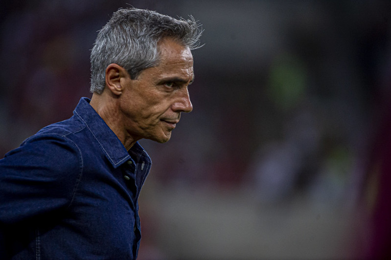 Treinador português não recebeu respaldo e foi demitido de forma constrangedora. Foto: Paula Reis/Flamengo