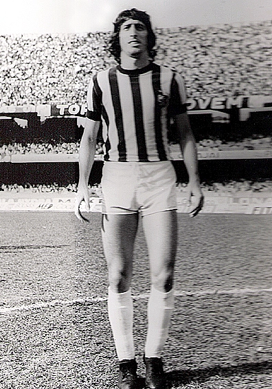 Confira o zagueir&atilde;o, em 1978, antes de uma partida entre Santos e S&atilde;o Paulo, em um Morumbi lotado