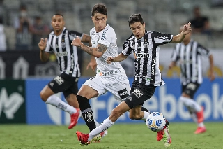 Galo é o quarto colocado, enquanto o Peixe está em 10º. Foto: Pedro Souza/Atlético