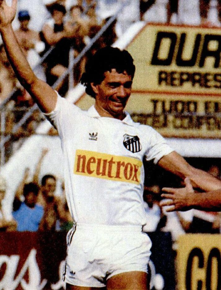 Zé Sérgio comemora gol pelo Santos, em 1985. Foto publicada no Facebook da ASSOPHIS