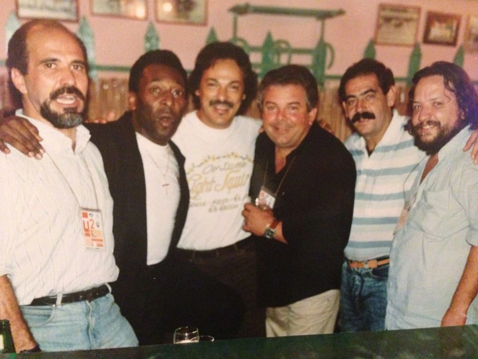 Amigos reunidos: da esquerda para a direita, Mario S&eacute;rgio, Pel&eacute;, Toquinho, Luciano do Valle, Rivellino e Paulinho Matiussi
