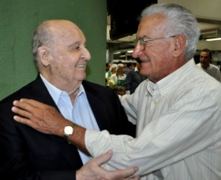 UMA FOTO, UMA HIST&Oacute;RIA - Minelli e Dudu em reencontro em festa de veteranos do Palmeiras