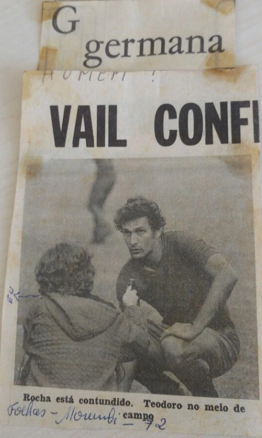 A repórter Germana entrevista Pedro Rocha no estádio do Morumbi. Foto: Arquivo pessoal de Germana