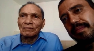 No Uruguai, ex-goleiro falou ao lado de um amigo. Foto: Reprodução