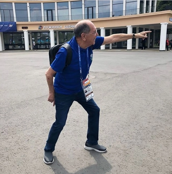 José Silvério em frente ao Estádio Luzhniki, em Moscou, Rússia, antes da transmissão da final da Copa do Mundo, em 15 de julho de 2018. (Foto: Reprodução – Instagram @radiobandeirantes)