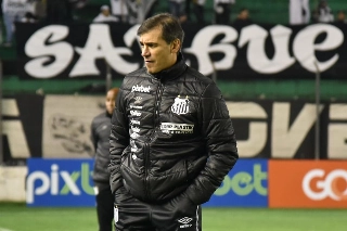 Treinador santista destacou a entrega de seus jogadores. Foto: Ivan storti/Santos FC