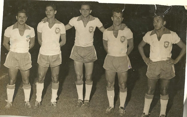 Da esquerda para a direita: Luizinho,  Bodinho, Larry, Ênio Andrade e Chinezinho. Foto: site oficial do Internacional atacantes da seleção gaucha que representou o Brasil no Pan-Americano de 1956, no México