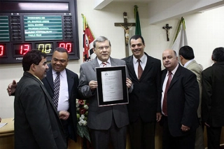 Veja o dia em que Milton Neves recebeu o T&iacute;tulo de Cidad&atilde;o de Tabo&atilde;o da Serra