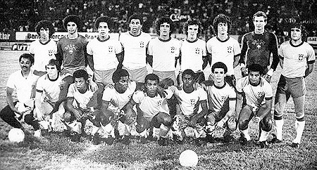 Seleção brasileira olímpica de 1975. Em pé: Rosemiro (o 1°), Mauro Campos (o 3°), Bianqui (o 4°), Tecão (o 5°), Edinho (o 7°), Carlos (o 8°) e Chico Fraga (o último). Agachados: o massagista Nocaute Jack, Marcelo (o 2°) e Cláudio Adão (o 4°).