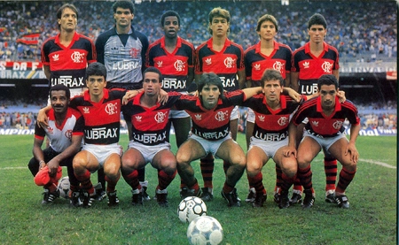 Com uma arrancada espetacular no final, o Flamengo desbancou favoritos e levantou a taça da Copa União de 1987. Na decisão, bateu o Inter de Porto Alegre por 1 a 0, gol de Bebeto. Na foto, em pé, estão Leandro, Zé Carlos, Andrade, Edinho, Leonardo e Jorginho; agachados Bebeto, Aílton, Renato Gaúcho, Zico e Zinho