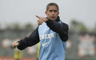 Sylvinho vira desafeto da diretoria corintiana