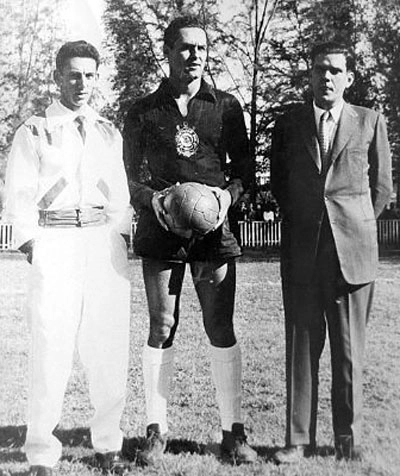 Da esquerda para a direita, Roberto Faccióli, Gylmar dos Santos Neves e Renato Simões (presidente na época do Lucélia). Foto: Site da Prefeitura de Lucélia