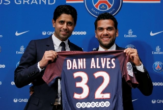 Nasser Ghanim Al-Khelaifi na apresentação de Dani Alves
