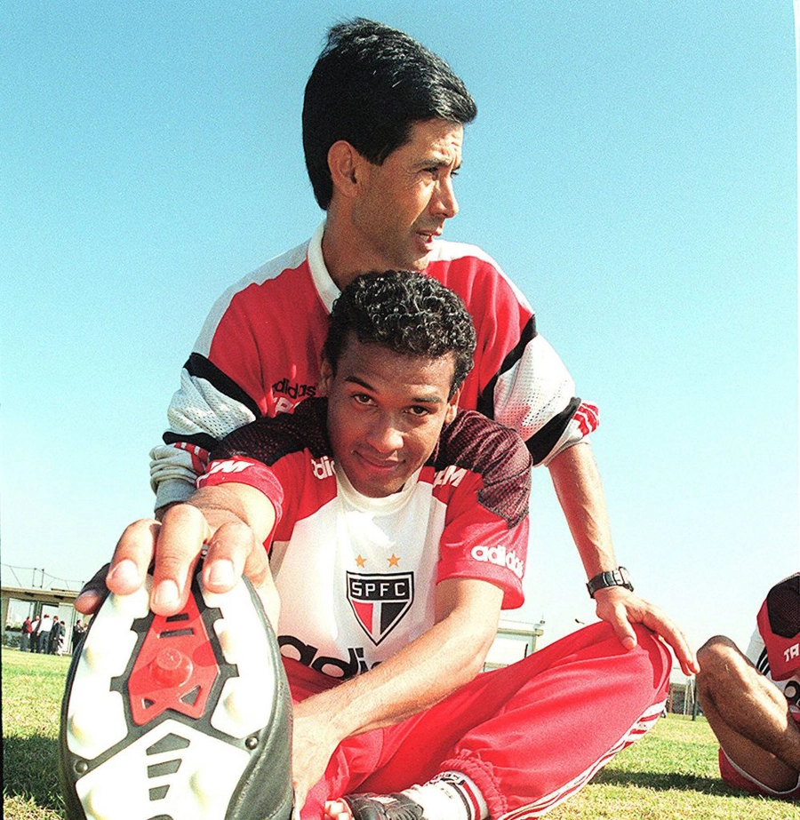 Altair Ramos trabalhando com o atacante Muller, no São Paulo