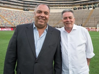 Mesmo apoiado por Marcos Braz (esq), Paulo Pelaipe foi desligado do clube. Foto: Alexandre Vidal/Flamengo