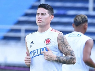 Meia colombiano espera propostas do Velho Continente para definir seu futuro. Foto: Facebook/Divulgação