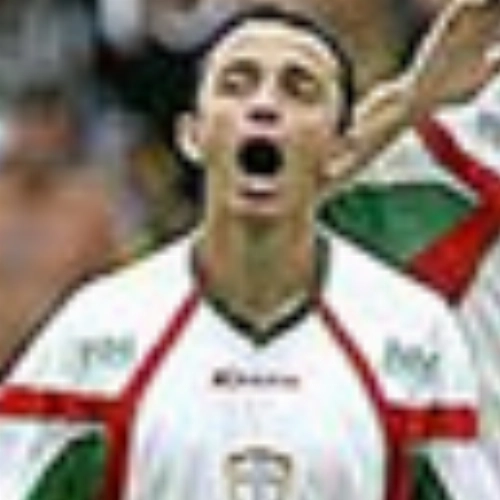 Cl&eacute;ber  - Ex-atacante da Portuguesa, Bahia e Gr&ecirc;mio