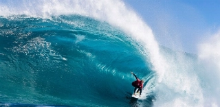 Australiano sofre trauma craniano e está fora da decisão do surfe no Havaí