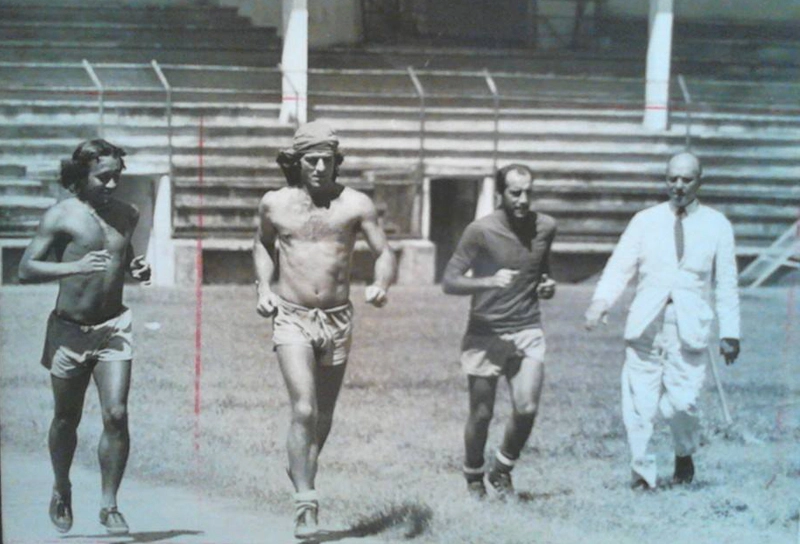 Treino do Fluminense em 1970. Da esquerda para a direita: Assis, Jorge Vitório, Gerson e um dirigente. Foto: reprodução