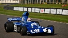 Parab&eacute;ns, Jackie Stewart, 87 anos! Veja o tricampe&atilde;o em 2023, guiando sua Tyrrell de 1973