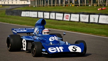 Parab&eacute;ns, Jackie Stewart, 87 anos! Veja o tricampe&atilde;o em 2023, guiando sua Tyrrell de 1973