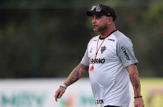 Antonio Mohamed tem alguns problemas para escalar o Galo. Foto: Pedro Souza/Atlético