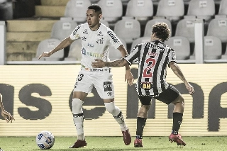 Livre no mercado, Marcos Guilherme deve desembarcar no Morumbi em breve. Foto: Ivan Storti/Santos FC