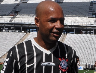 CORINTIANO DE VERDADE! - Campe&atilde;o brasileiro pelo Tim&atilde;o, Dinei faz 56 anos!