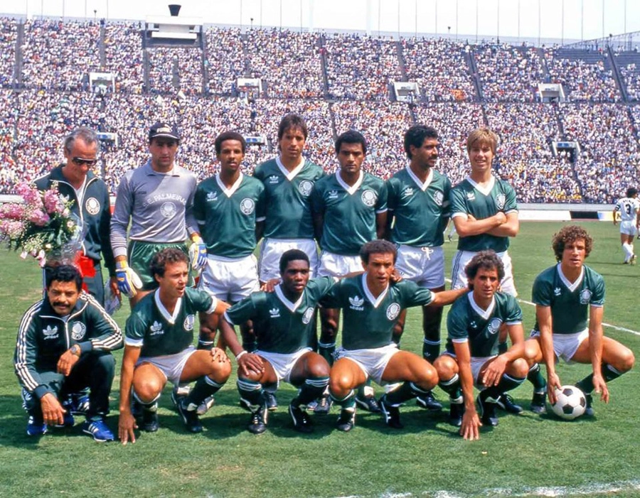 Time do Palmeiras que perdeu a final da Copa Kirin, em Tóquio, no dia 18 de maio de 1986, ao ser derrotado pelo Werder Bremen, da Alemanha, por 4 a 2. Em pé: Hélio Maffia, Martorelli, Ditinho, Amarildo, Barbosa, Vágner Bacharel e Denys. Agachados: Jorginho, Gerson Caçapa, Mirandinha, Mendonça e Lino.