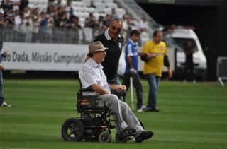 Uma foto, uma hist&oacute;ria! Osmar Santos e Bas&iacute;lio na inaugura&ccedil;&atilde;o do est&aacute;dio do Corinthians