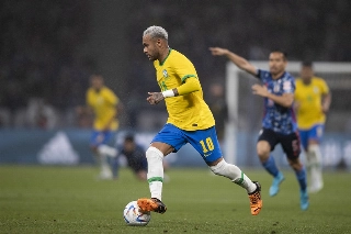 Atacante brasileiro tem contrato com o PSG até 2025, mas gatilhos podem renovar o vínculo automaticamente até 2027. Foto: Lucas Figueiredo/CBF